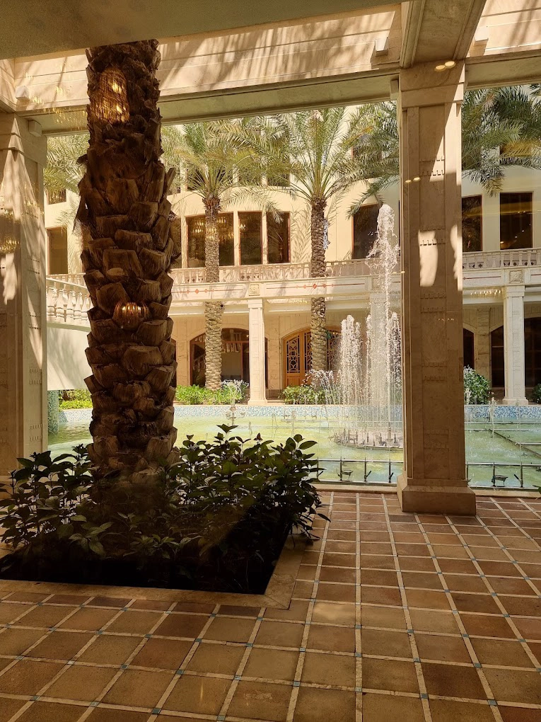 محوطه ی هتل امیرکبیر کیش